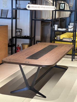 Astrum dining table