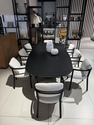 Allure O dining table + 8 Heri O chairs