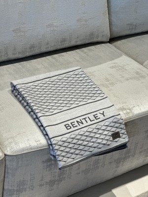 Bentley - Shaded diamond throw / Grey