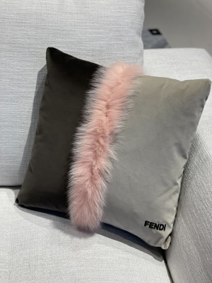 Fendi - Cushion 50x50 w/ pink fox fur
