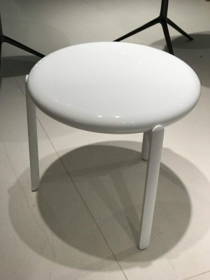 Maru side table