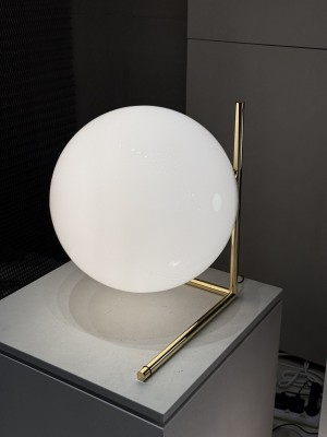 IC T3 table lamp - Gold