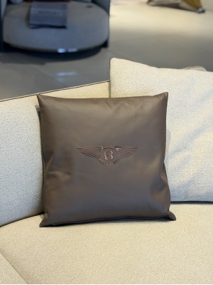 Bentley wings 50x50 - Montreal